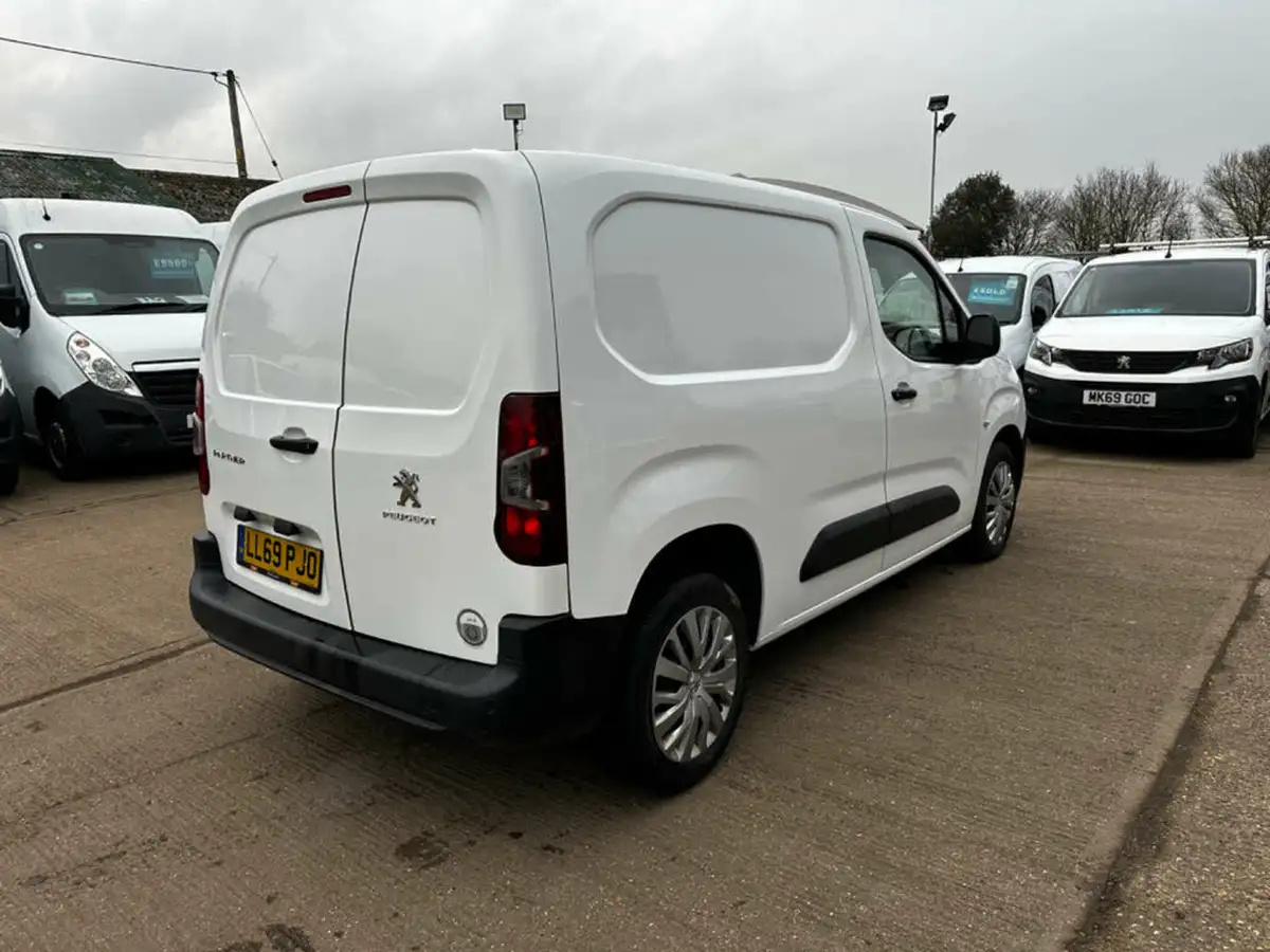 2019-peugeot-partner-15-bluehdi-1000-professional-100ps-eu6dt-panel-big-9