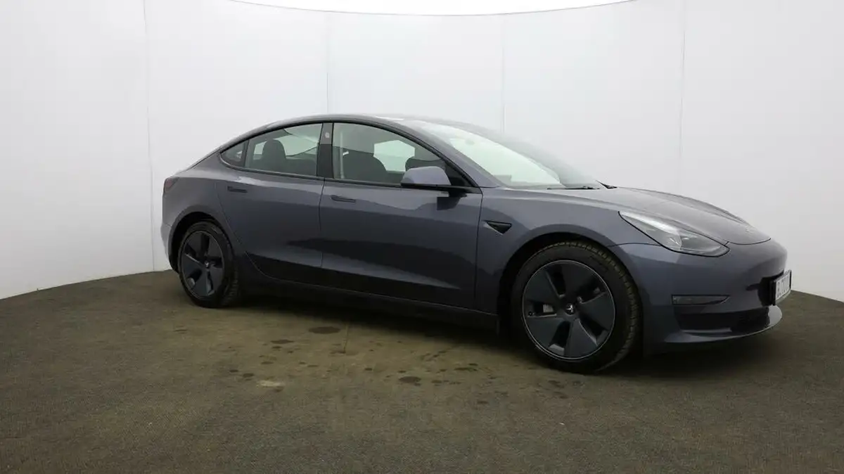 2020-tesla-model-3-e-long-range-big-41