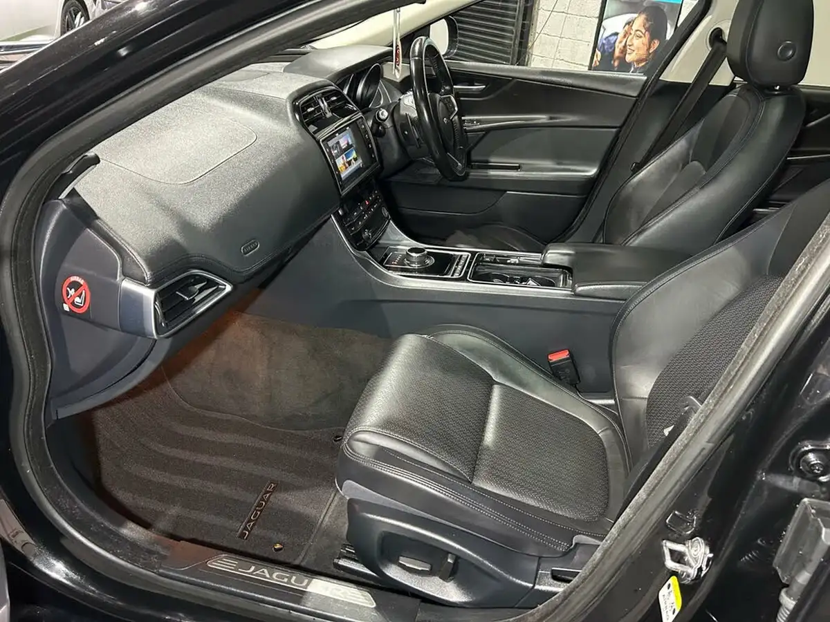 2018-jaguar-xe-20i-portfolio-249ps-1998cc-big-19