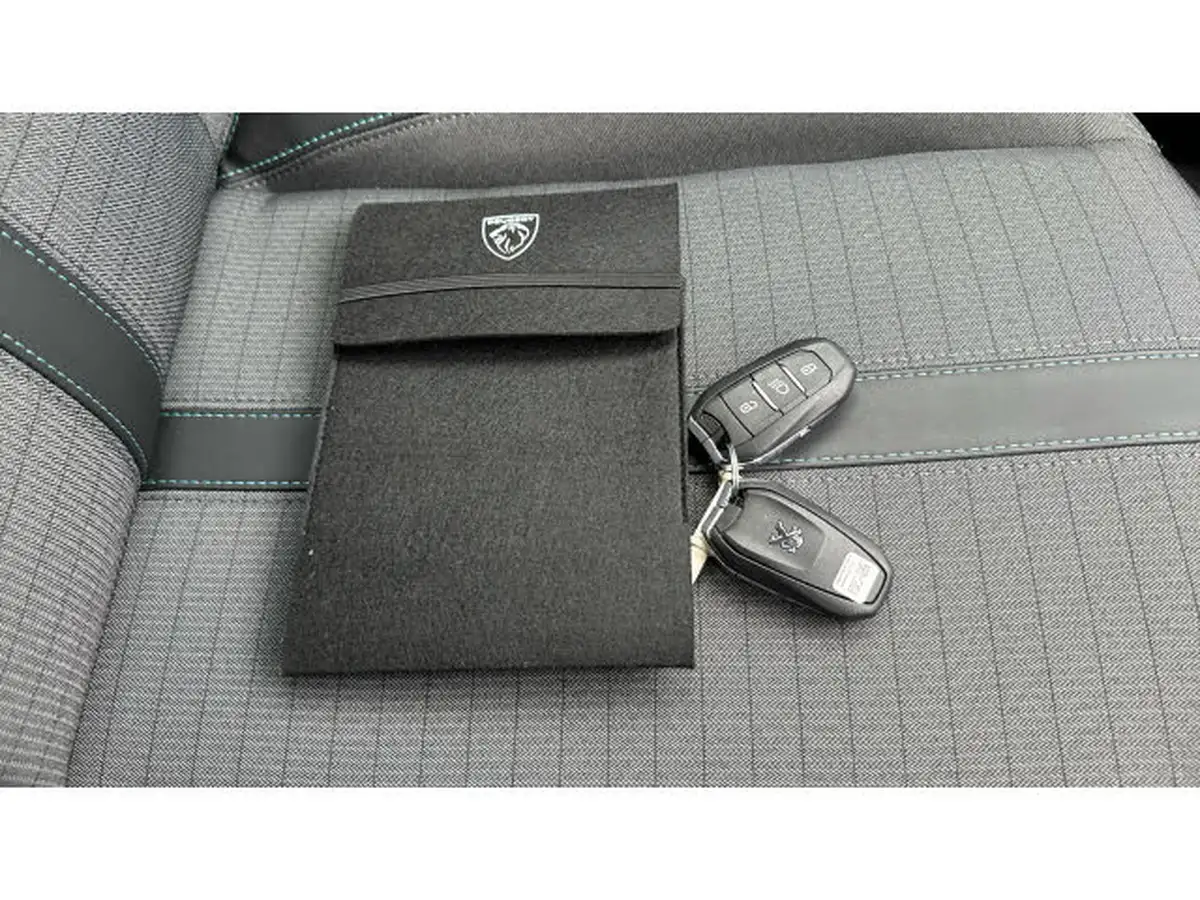 2023-peugeot-208-e-allure-premium-136bhp-big-18