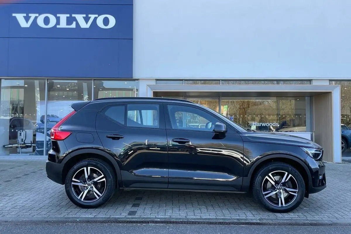 2023-volvo-xc40-20-b3-plus-big-1