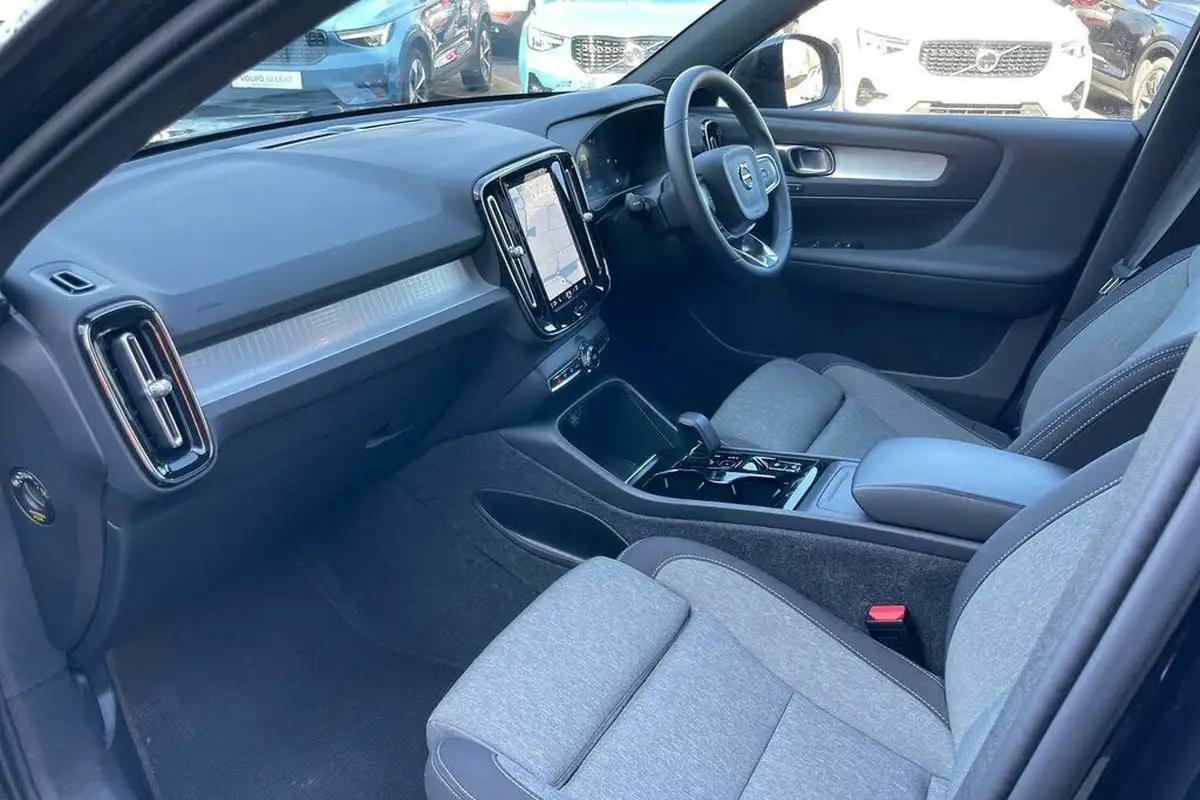 2023-volvo-xc40-20-b3-plus-big-25
