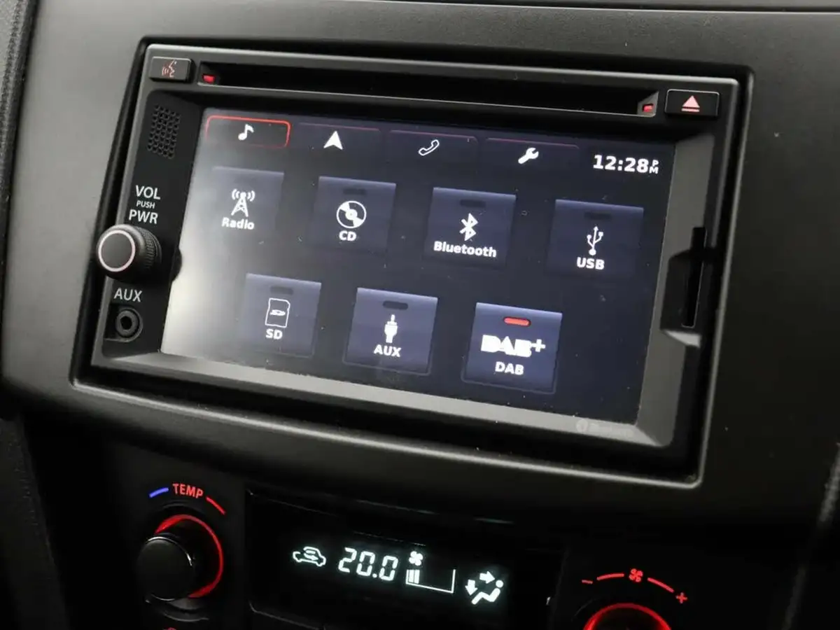2017-suzuki-swift-12-sz4-94ps-nav-5d-at-big-23