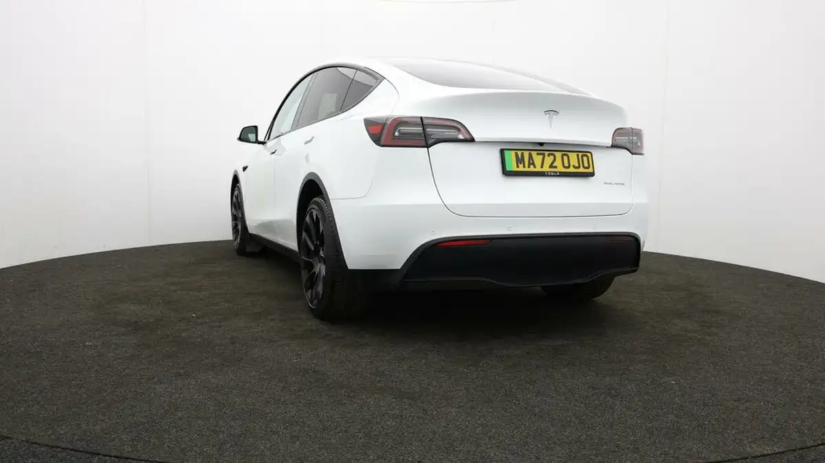 2022-tesla-model-y-e-long-range-big-78