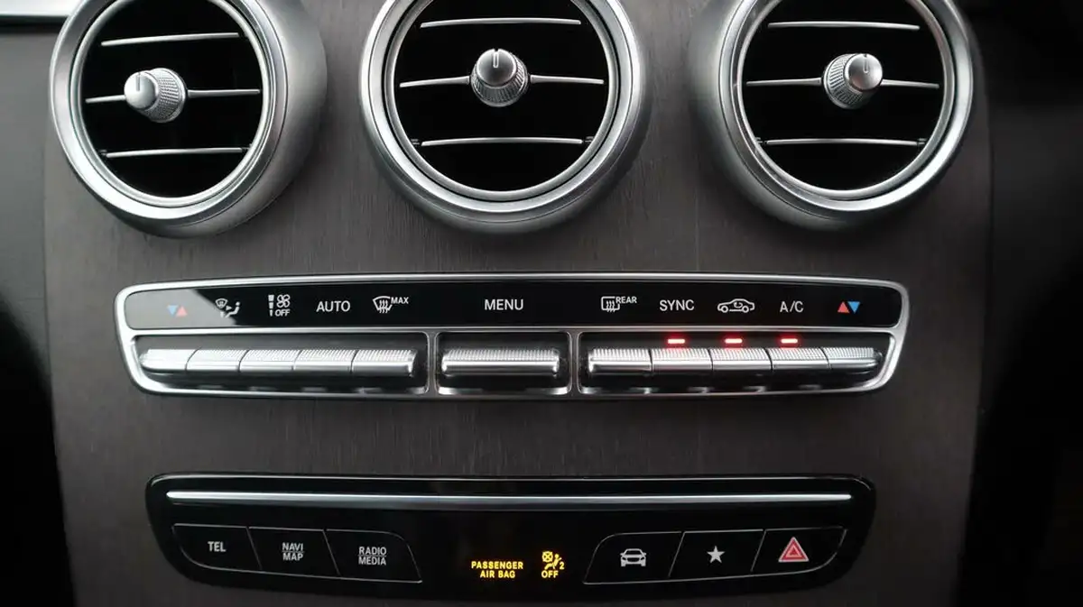 2020-mercedes-benz-glc-class-20d-glc220d-amg-line-station-wagon-5d-4matic-plus-big-12
