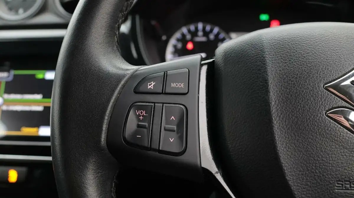 2018-suzuki-vitara-16-kuro-big-24
