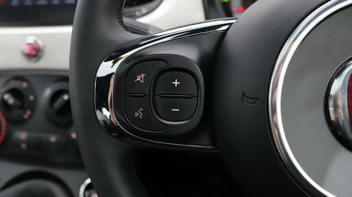 2021-fiat-500-10-dolcevita-big-25