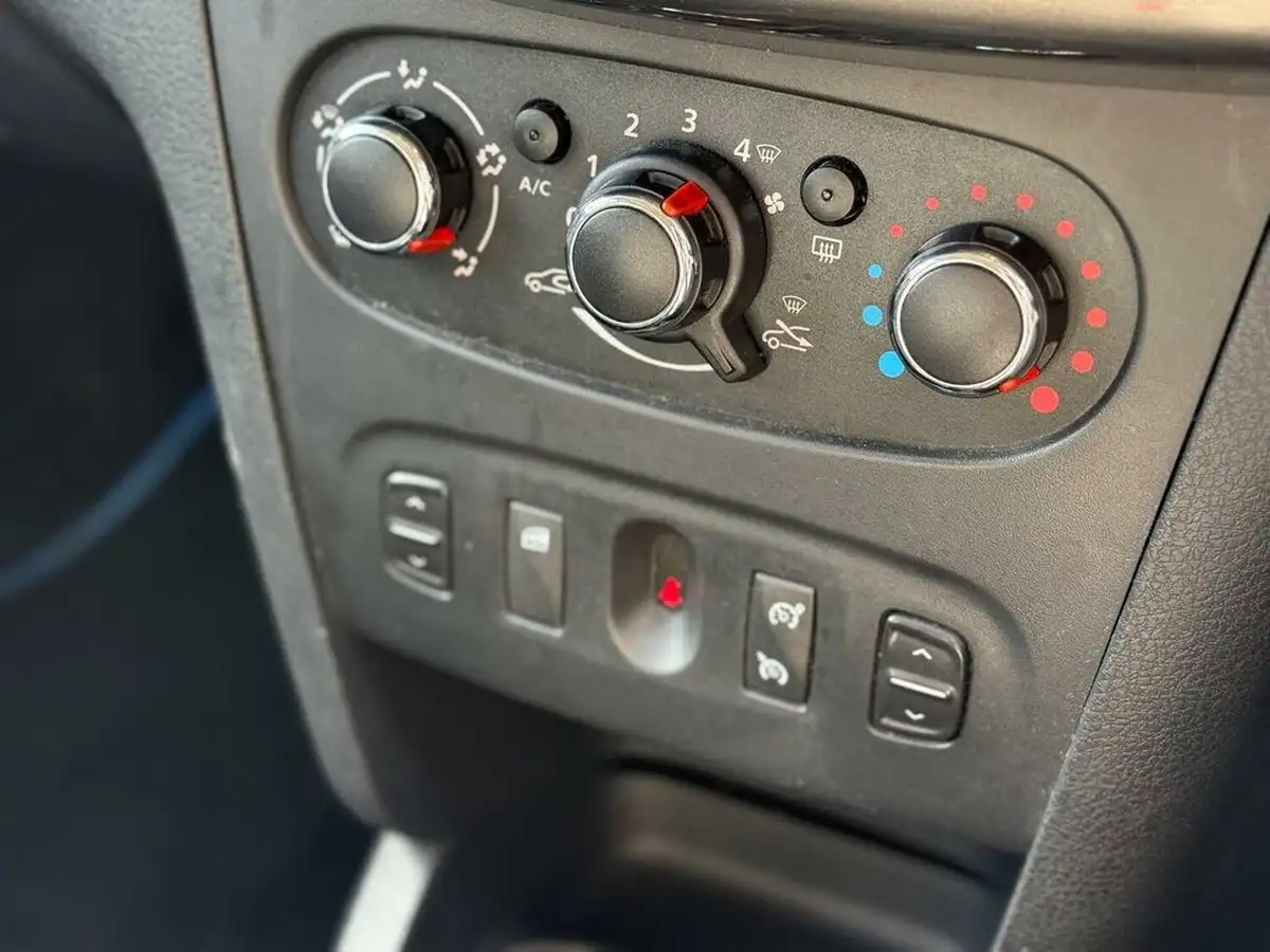 2015-dacia-sandero-stepway-09-tce-laureate-big-18