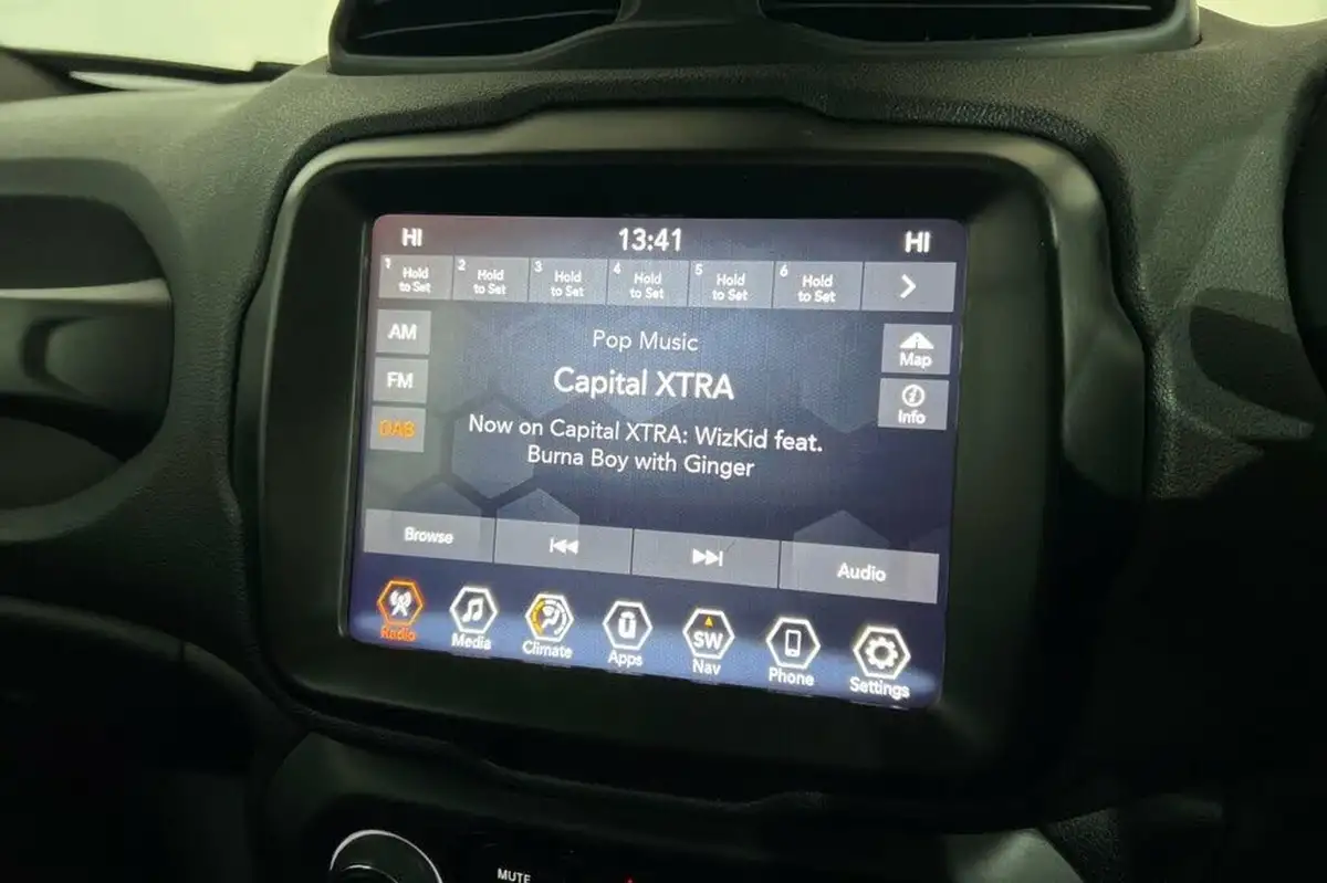 2022-jeep-renegade-10-gse-limited-big-19