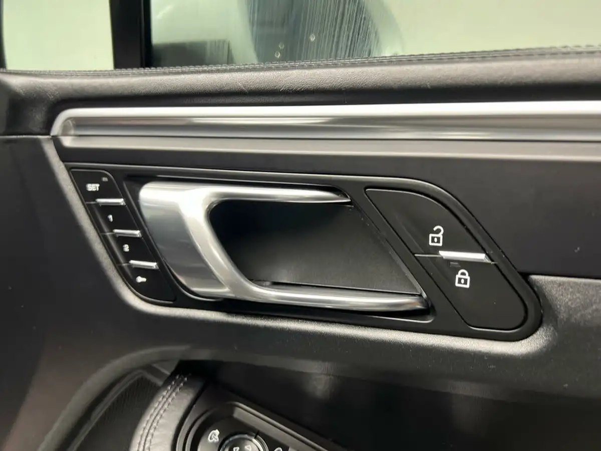 2019-porsche-macan-20-big-19