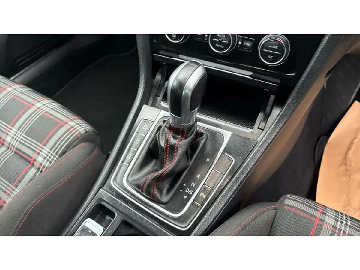 2018-volkswagen-golf-20-tsi-gti-5d-dsg-big-12