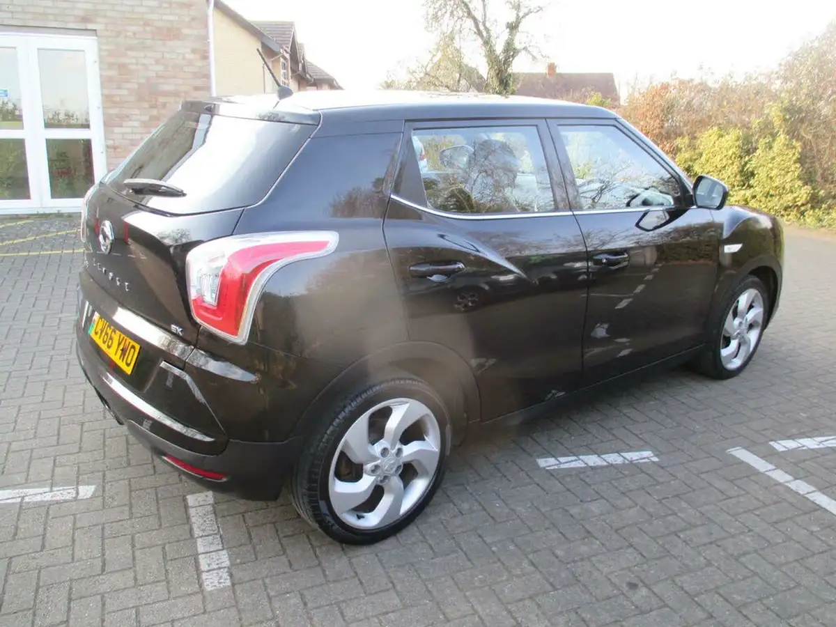 2016-kgm-ssangyong-tivoli-16-ex-big-4