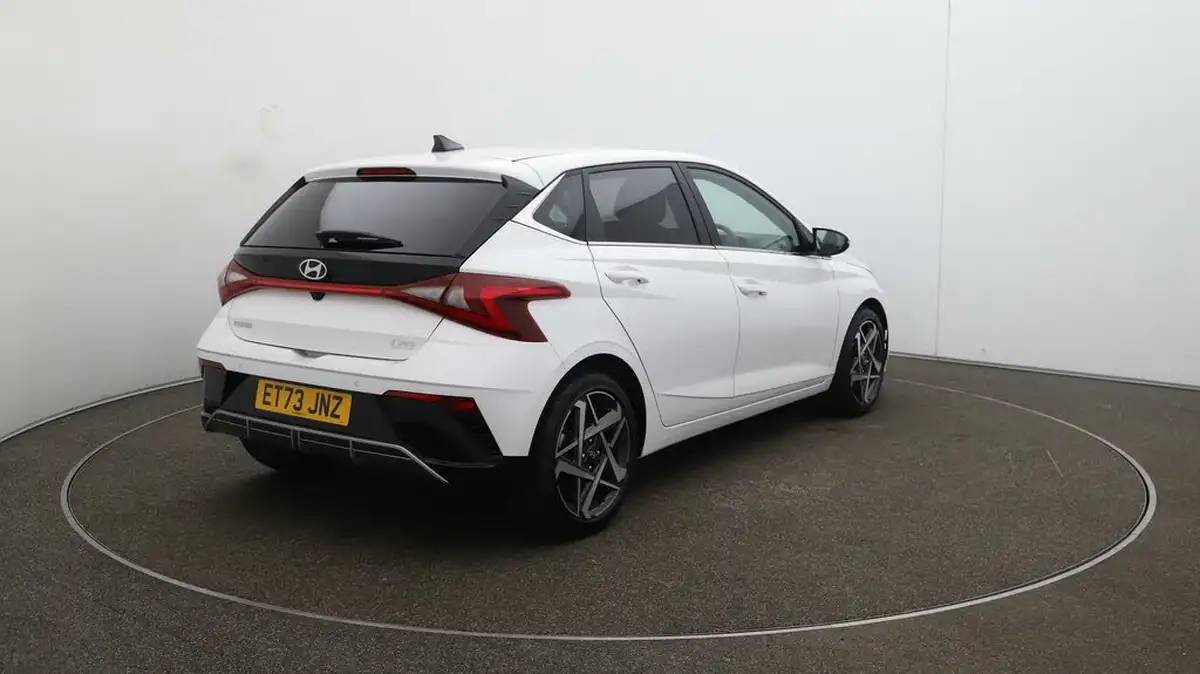2024-hyundai-i20-10-t-gdi-premium-two-tone-roof-big-46