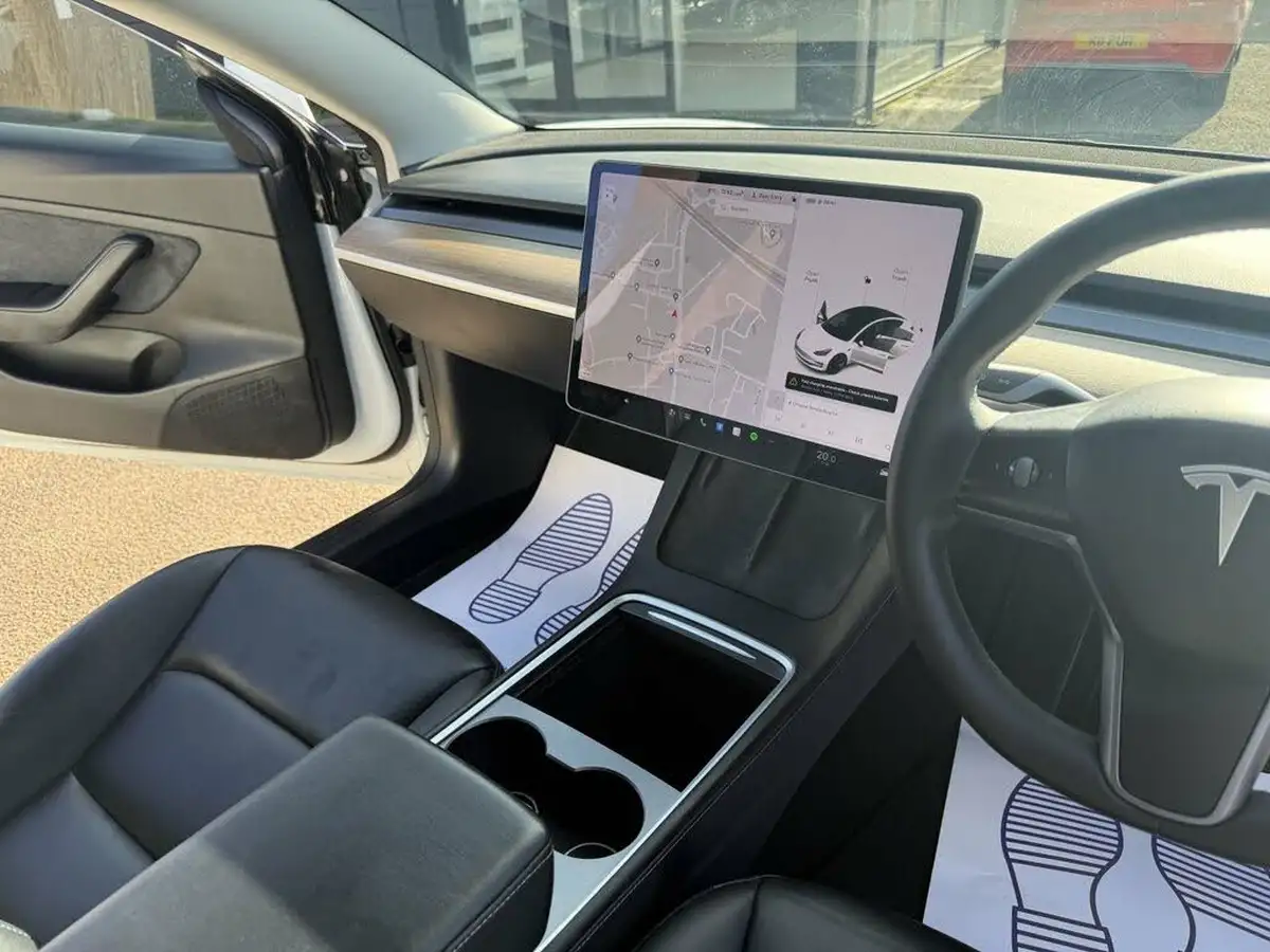 2020-tesla-model-3-e-long-range-big-14