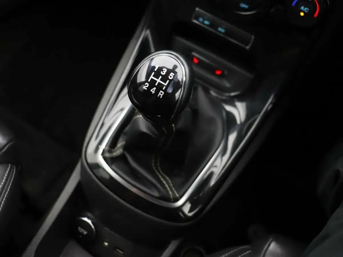 2017-ford-fiesta-10t-titanium-125ps-ecoboost-ss-5d-big-19