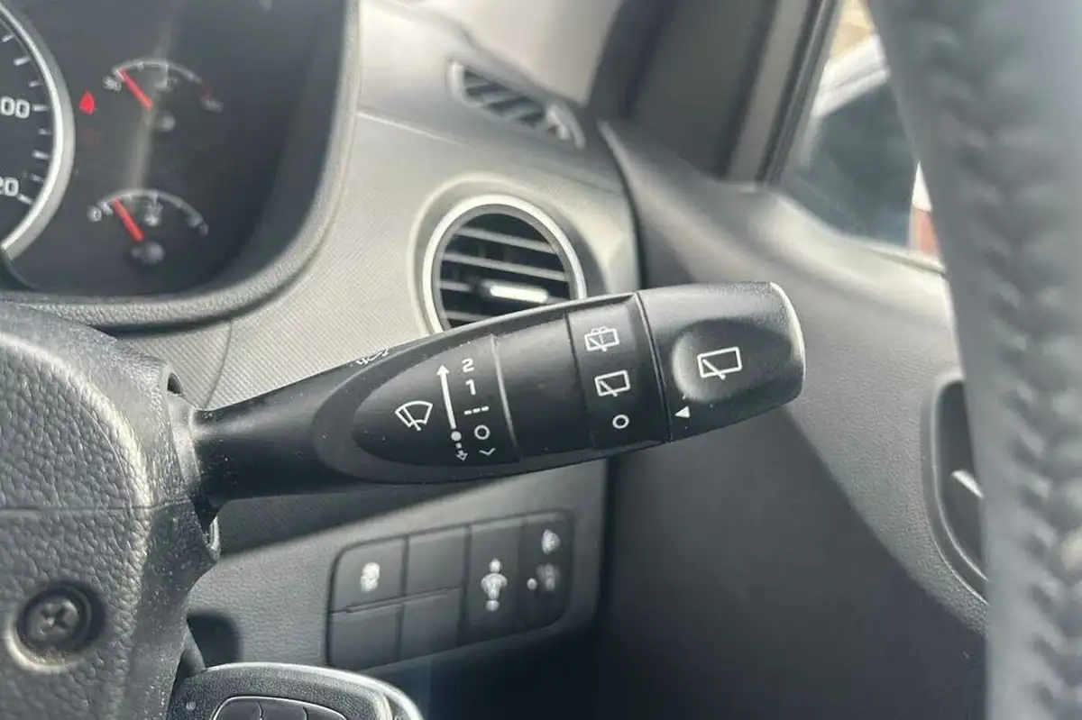 2020-hyundai-i10-10-play-big-29