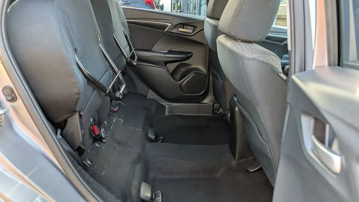 2019-honda-jazz-13-i-vtec-ex-navi-big-21