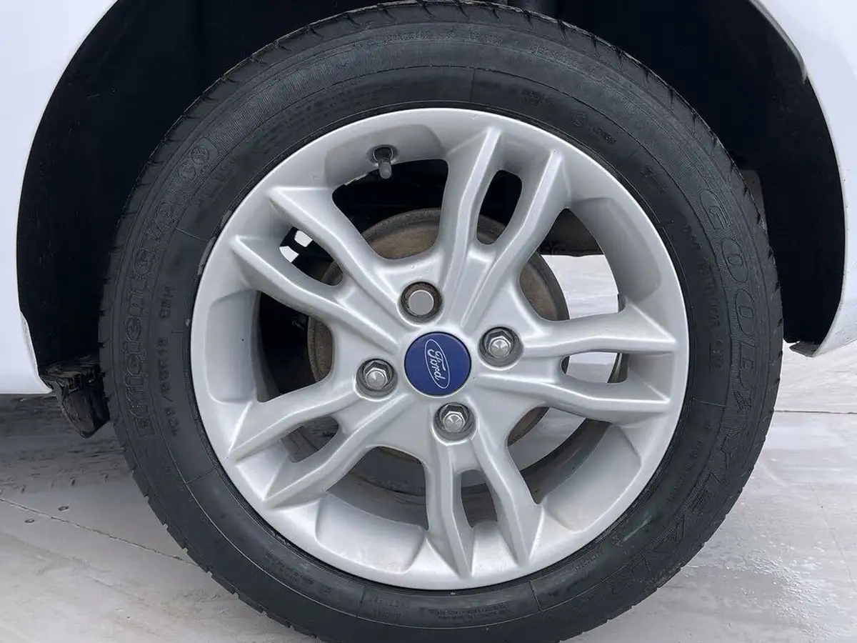 2016-ford-fiesta-10t-zetec-100ps-ecoboost-ss-3d-big-9