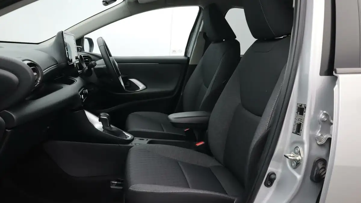 2021-toyota-yaris-15-vvt-i-design-big-14