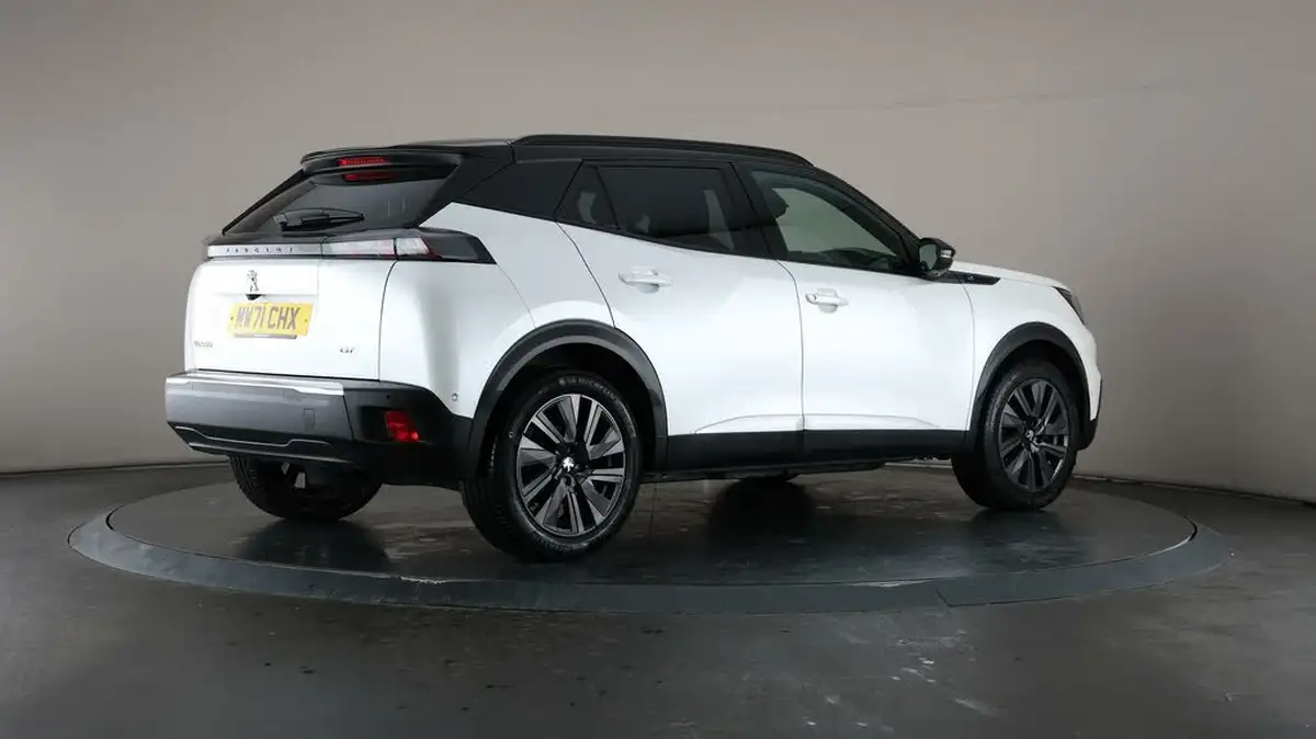 2021-peugeot-2008-suv-e-gt-premium-50kwh-big-6
