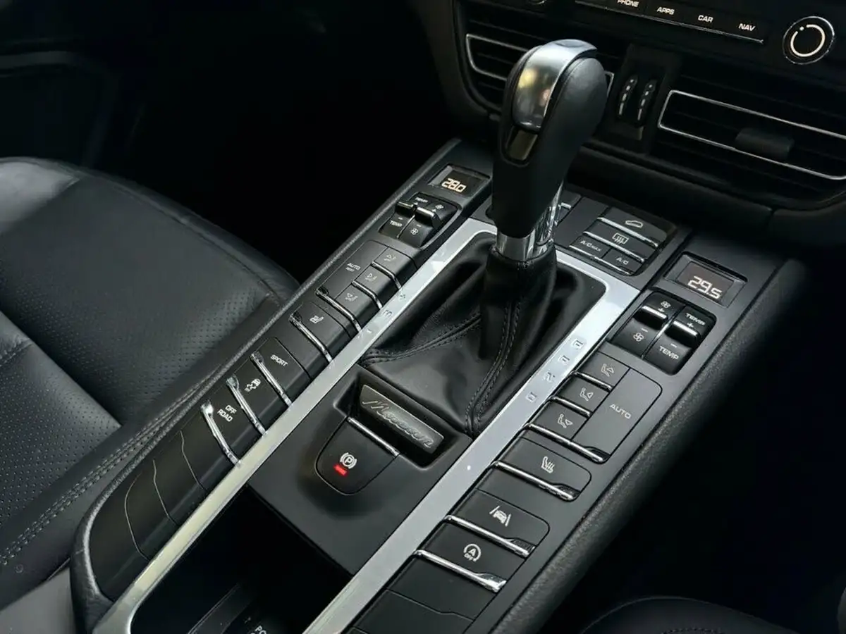 2020-porsche-macan-30-s-big-20