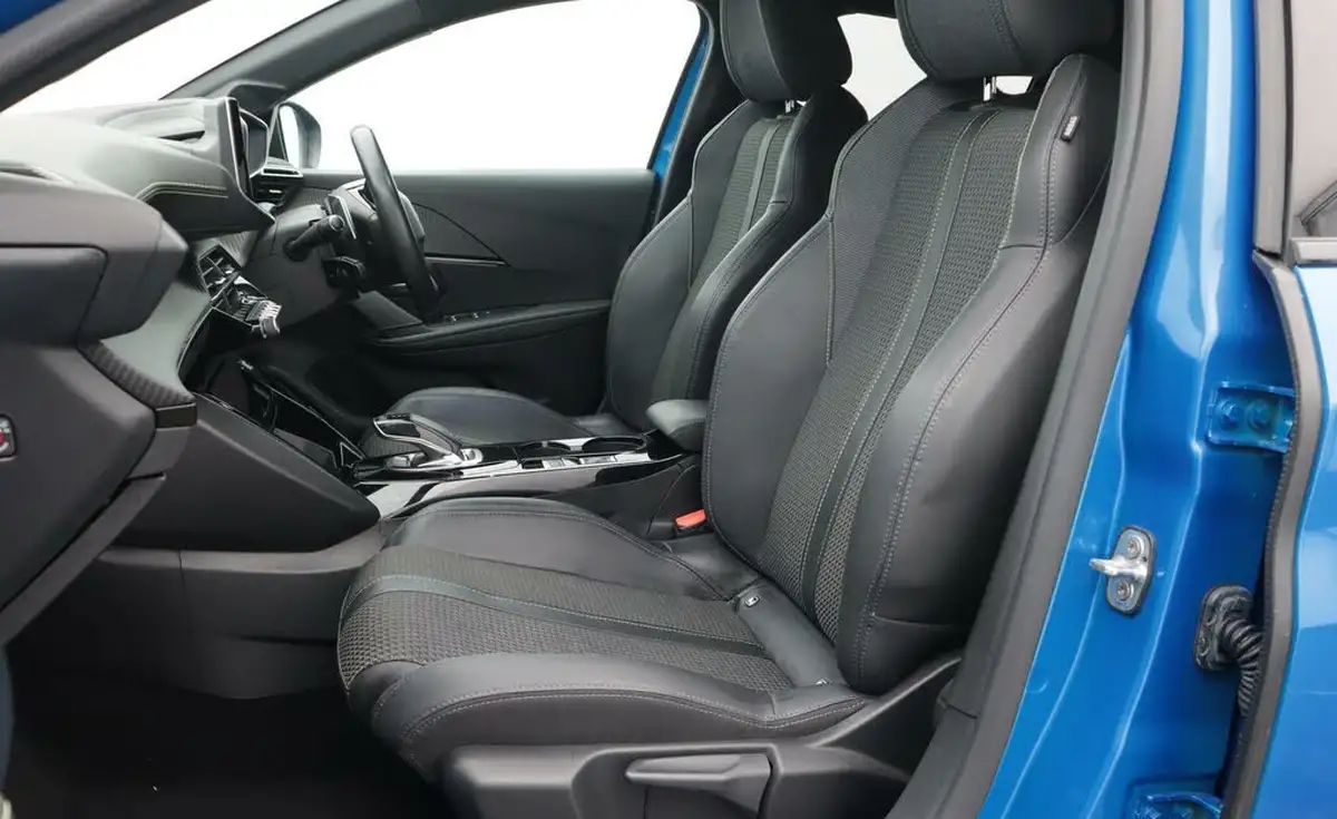 2020-peugeot-208-12-puretech-gt-line-100bhp-eat8-big-14