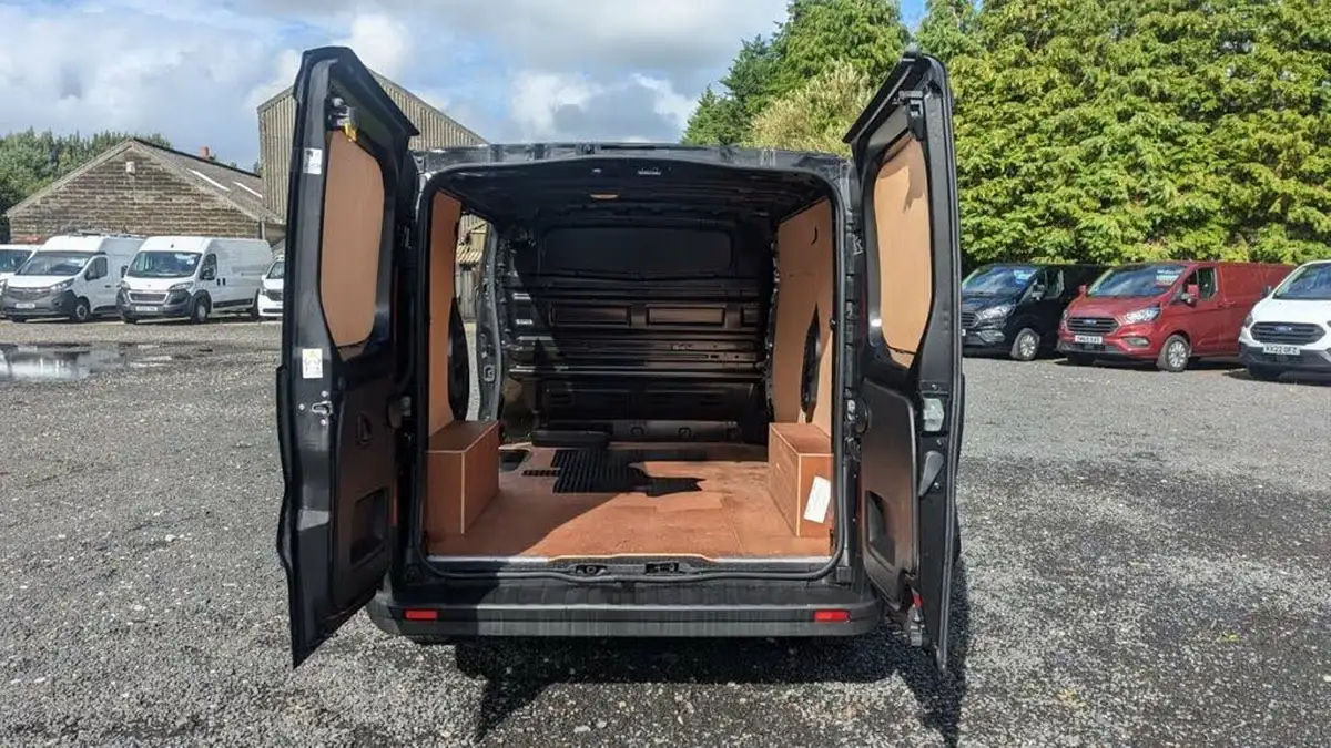 2021-renault-trafic-20dci-sl30-energy-120-business-panel-big-9
