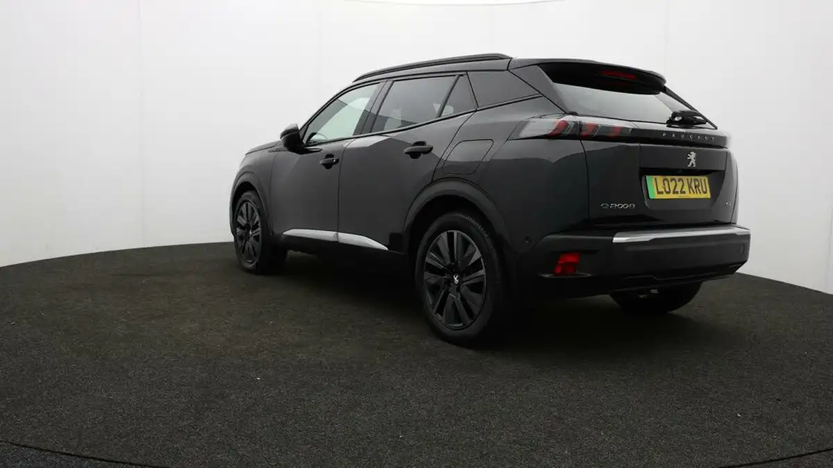 2022-peugeot-2008-suv-e-gt-premium-big-4