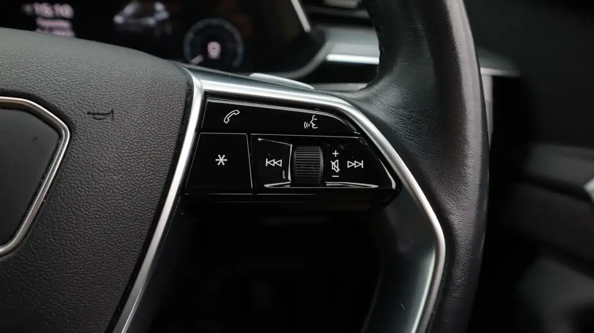 2020-audi-e-tron-50e-sport-big-26