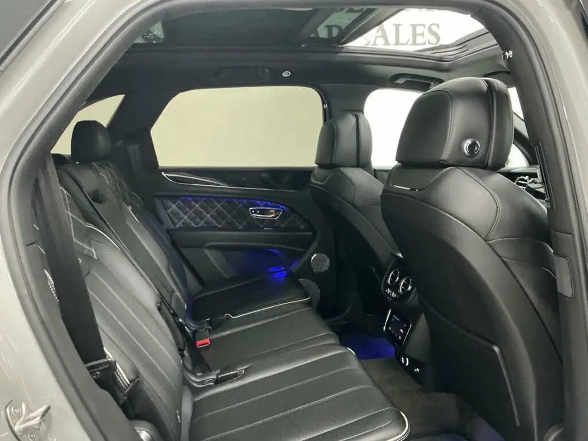 2021-bentley-bentayga-40-v8-big-47
