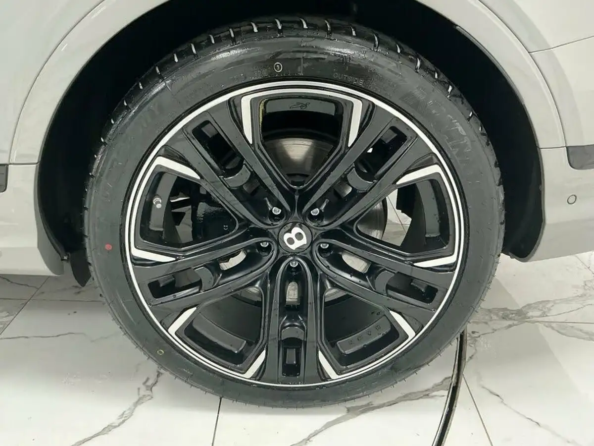 2021-bentley-bentayga-40-v8-big-23
