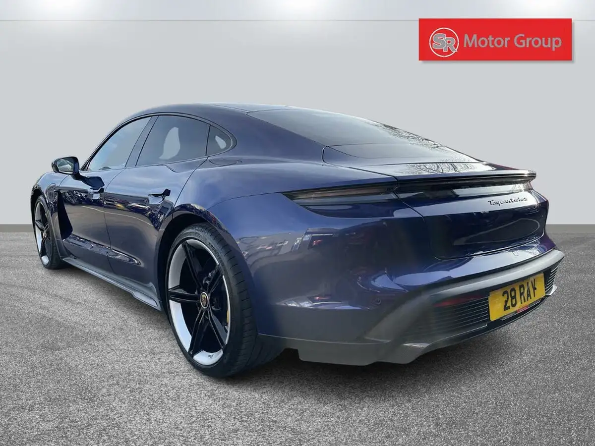2020-porsche-taycan-e-turbo-s-big-18