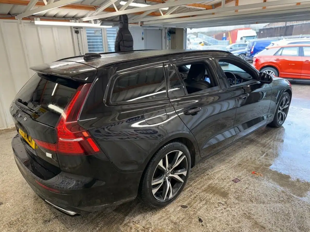 2020-volvo-v60-20-t6-r-design-big-3
