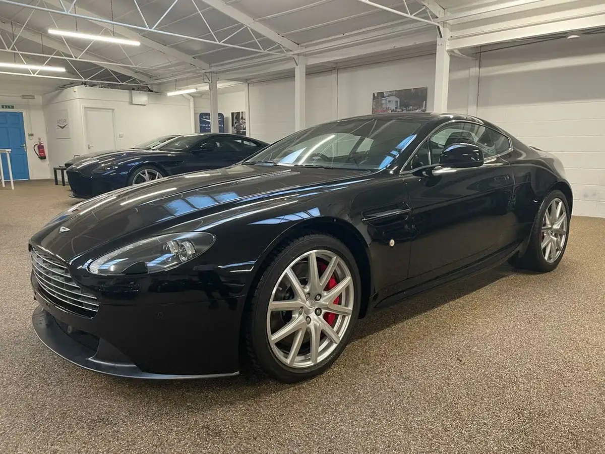 2013-aston-martin-vantage-47-coupe-sportshift-big-0