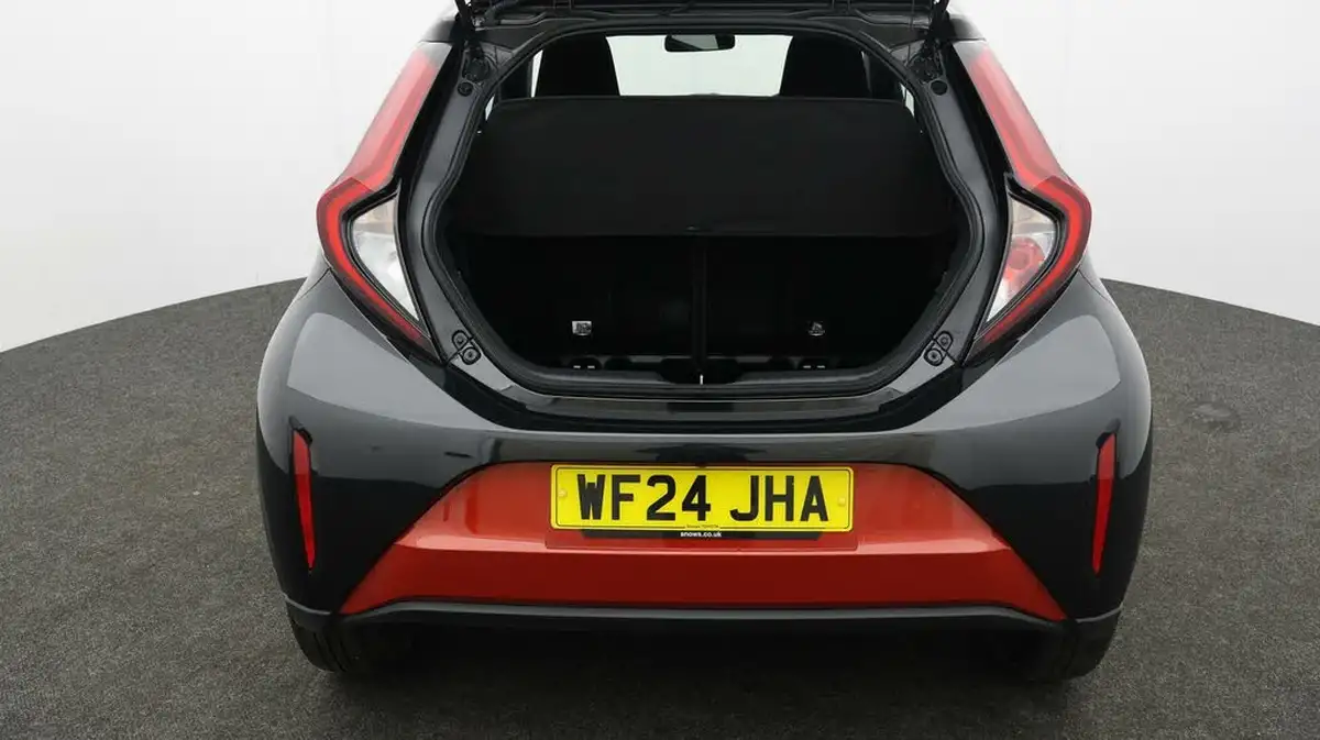 2024-toyota-aygo-x-10-vvt-i-edge-big-16