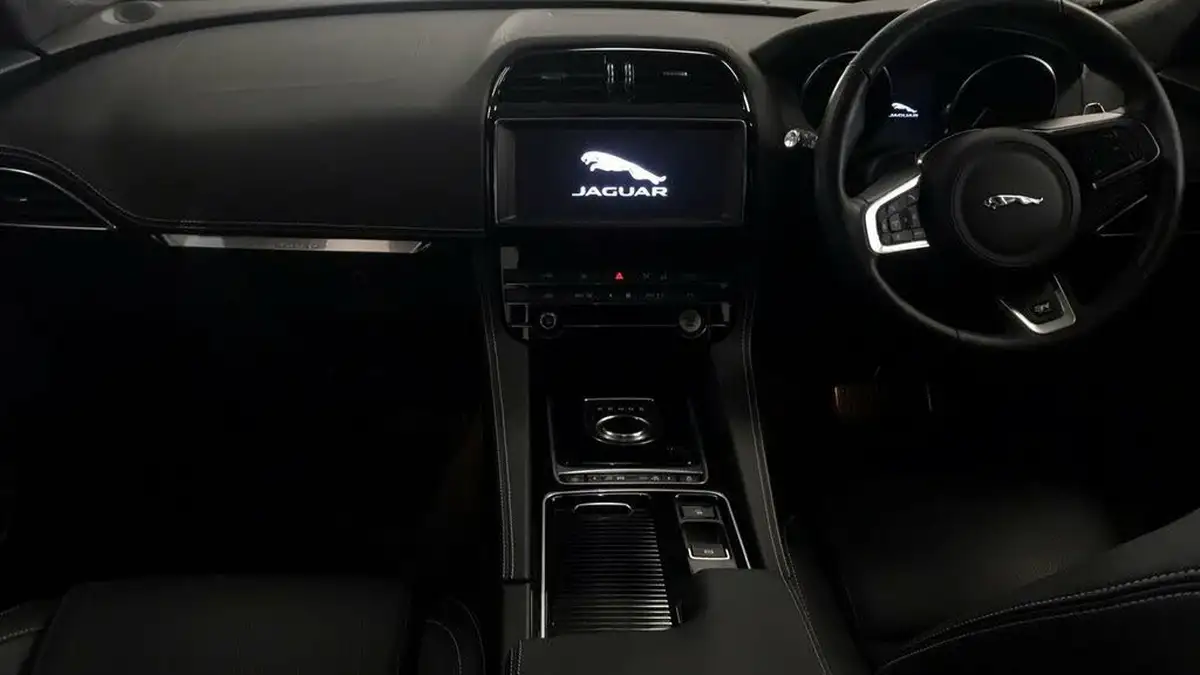 2019-jaguar-f-pace-20-i4d-r-sport-180ps-awd-auto-big-14