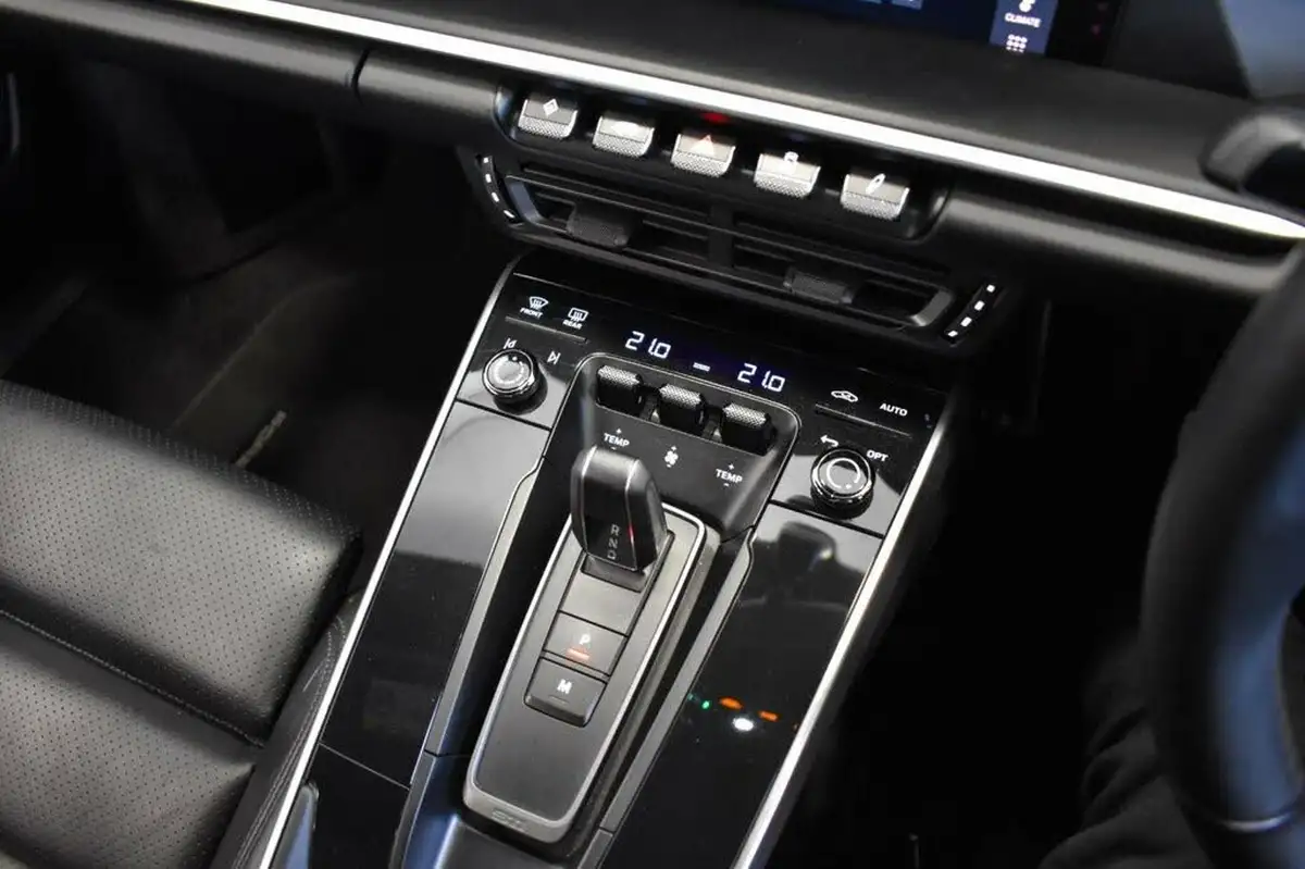 2019-porsche-911-30-carrera-4-coupe-big-36