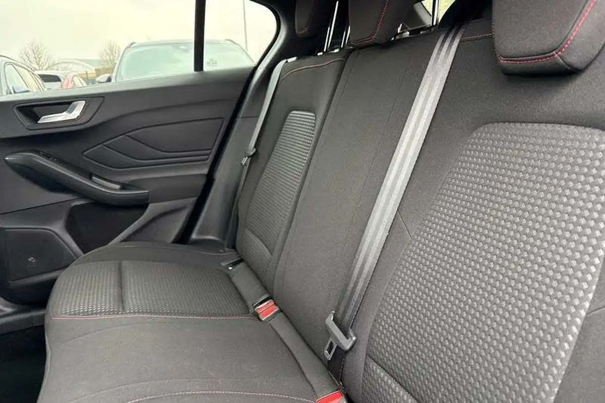 2023-ford-focus-10t-st-line-125ps-hatchback-big-19