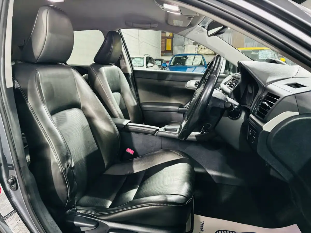 2013-lexus-ct-200h-18-advance-big-12