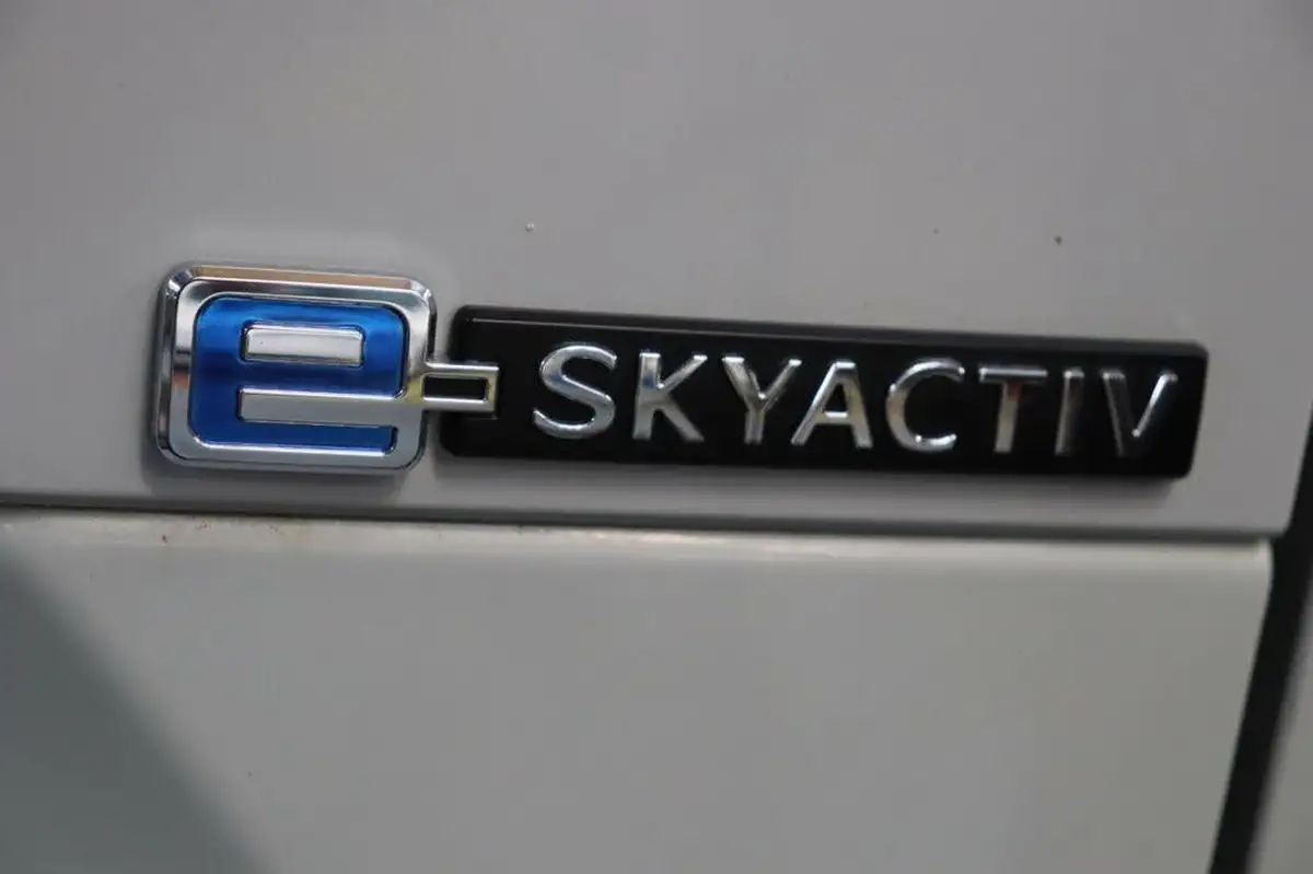 2021-mazda-mx-30-e-se-l-lux-big-27