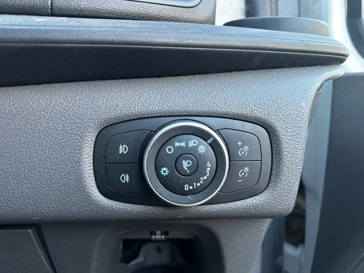 2019-ford-transit-custom-20tdci-300-l2h1-trend-105pseu6-panel-van-big-17