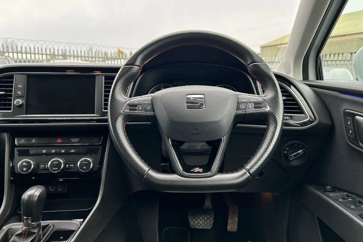 2017-seat-leon-14-ecotsi-fr-technology-hatchback-5d-dsg-big-14