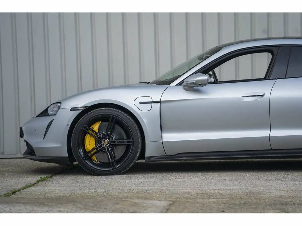 2021-porsche-taycan-e-turbo-s-big-46