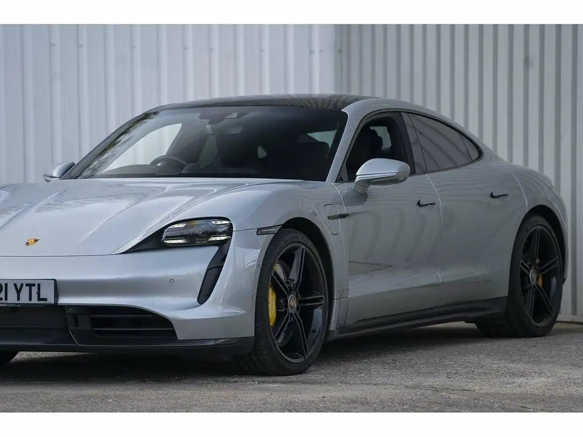 2021-porsche-taycan-e-turbo-s-big-18
