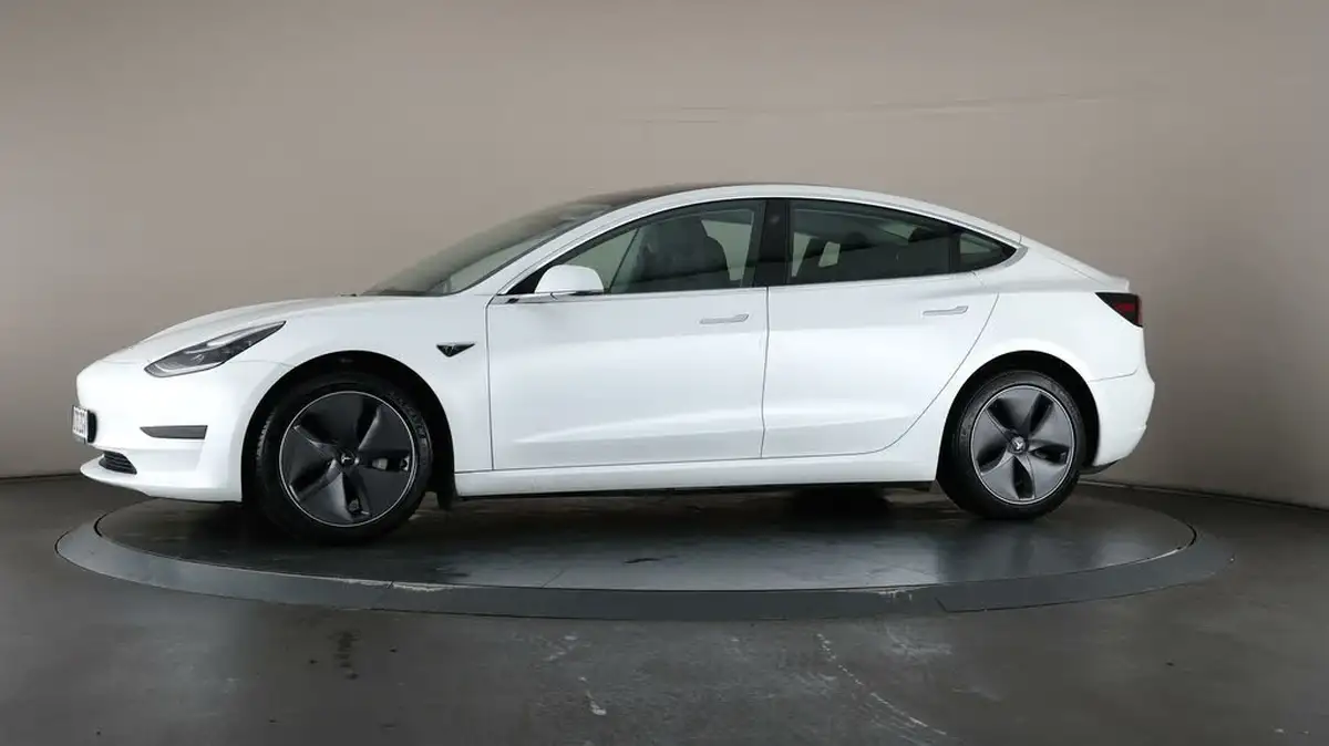 2020-tesla-model-3-e-standard-plus-big-36