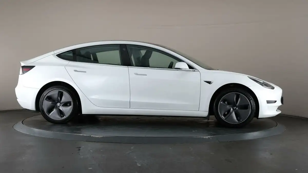 2020-tesla-model-3-e-standard-plus-big-8