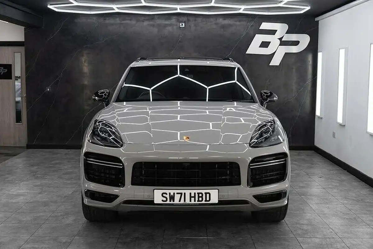 2022-porsche-cayenne-40-v8-turbo-station-wagon-big-29
