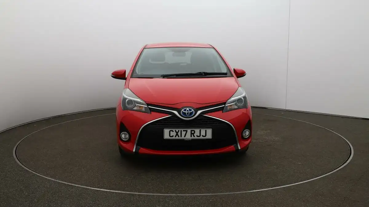 2017-toyota-yaris-15-vvt-i-design-bi-tone-hybrid-big-2