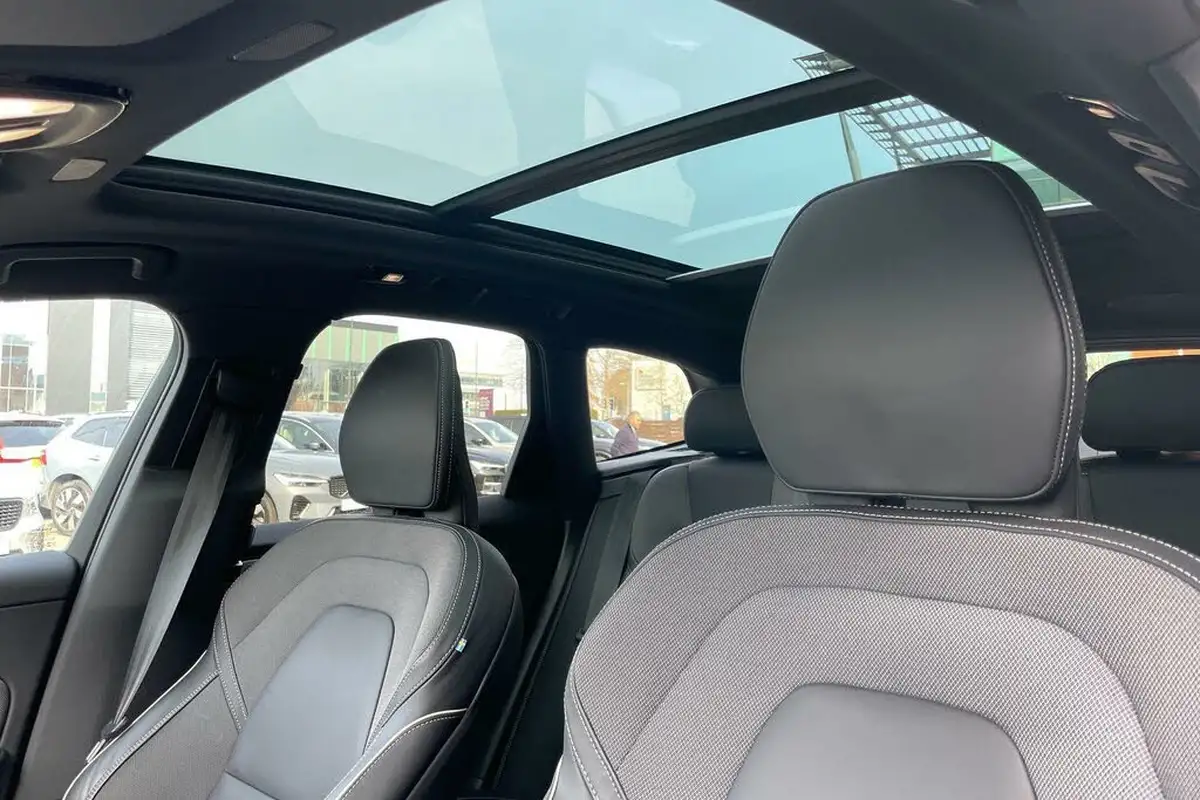 2024-volvo-xc60-20-b5-ultra-dark-big-27