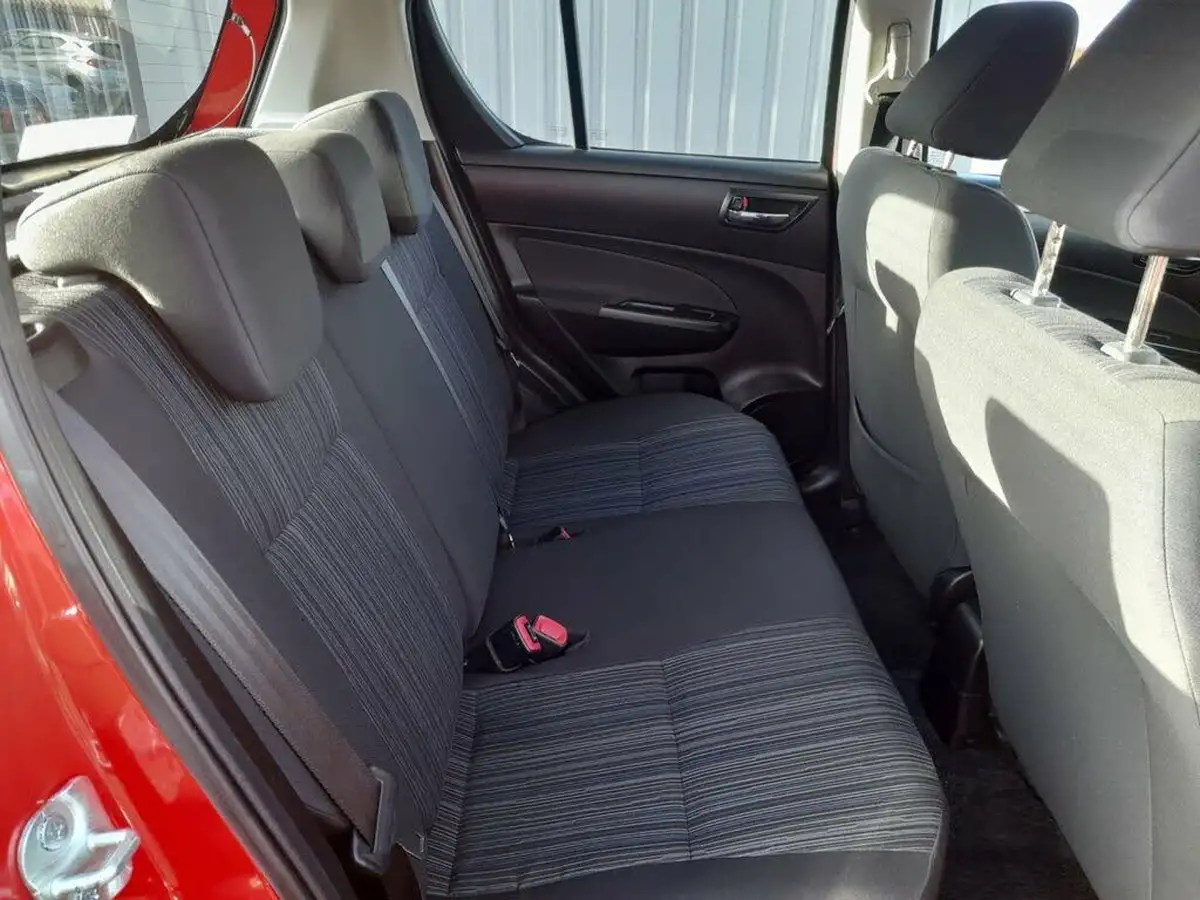 2015-suzuki-swift-12-sz2-5d-big-10